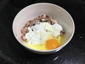 加一个鸡蛋红薯淀粉和一些盐