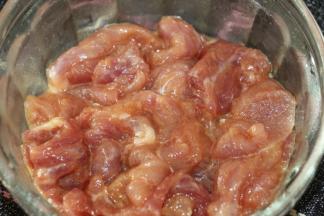 搅拌均匀腌制半小时