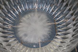 先准备一大碗盐水