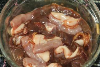 搅拌均匀，稍微腌制一下