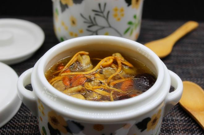 虫草花鸡腿炖汤