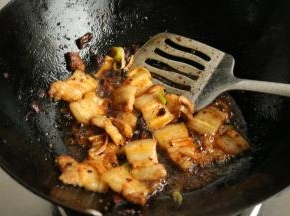 继续炒匀，这时候就已经很香了。