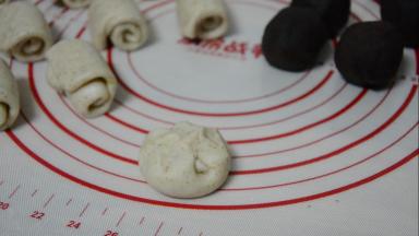 把两头捏到一起