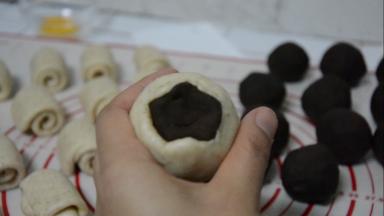 虎口上推，慢慢收拢