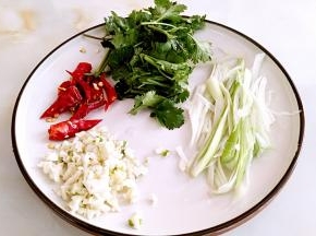 所有的食材处理一下，如图。