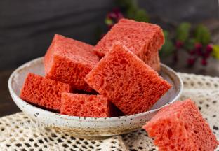 彻底放凉后切块或切片