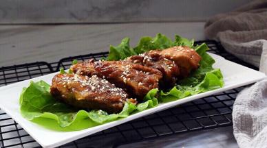 最后摆盘撒上熟白芝麻即可食用