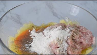 加入面粉和玉米淀粉