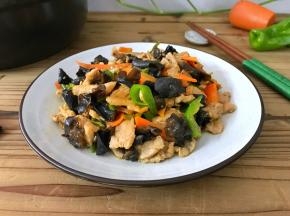 营养丰富，色、香、味俱全的家常小炒。