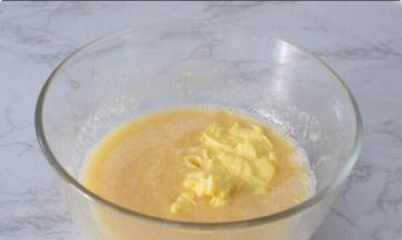 加入软化的黄油