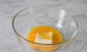 嫩豆腐加入鸡蛋液