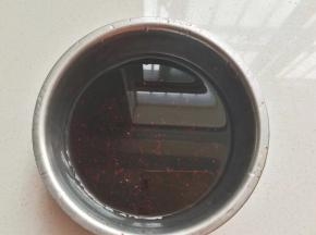 黑米先清洗几遍，然后浸泡两三个小时；（黑米比普通米难熟）