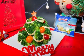 放在圣诞树上装饰即可