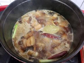 大火烧开转小火炖煮40分钟