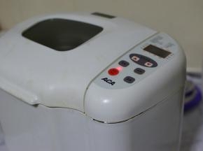 启动面包机揉面发面功能，两个小时结束
