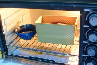 烤箱二次发酵40分钟，烤箱里放碗热水，发酵到满模，烤箱150度，烤45分钟左右，出炉马上脱模，晾凉后装保鲜袋，尽快食用完