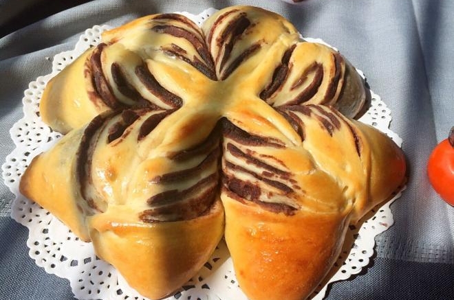 豆沙千层四叶草面包