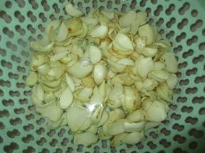 然后在水里浸泡一下洗干净