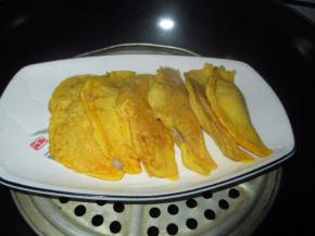 等所有的蛋饺全部做好后，放进锅里再蒸五分钟即可