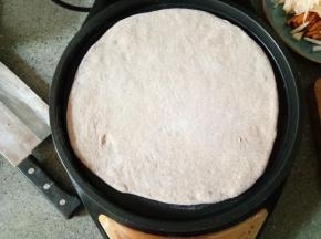 放入预热好的电饼铛烙熟