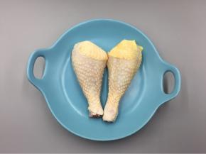 鸡腿洗净擦干水分备用