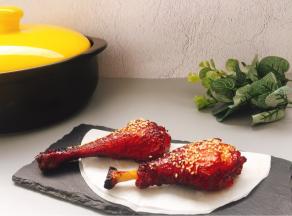 鸡腿表面富有光泽，香味浓郁