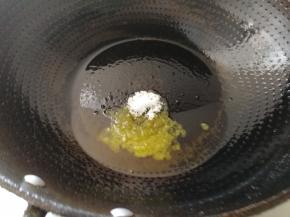 油热熬糖至糖浆状