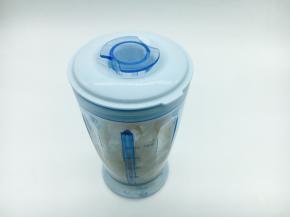 将切好的小块巴沙鱼和柠檬汁一起放入料理机里，搅拌成鱼糜。