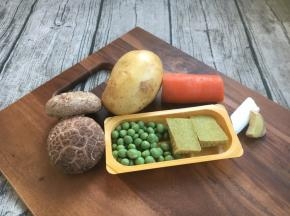 主要食材：土豆、胡萝卜、豌豆、香菇。
