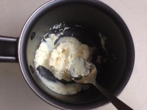 隔水融化白巧克力