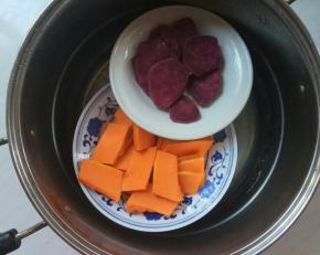 隔水蒸12分钟。