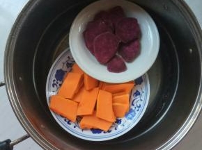 隔水蒸12分钟。