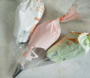 装入裱花袋中。