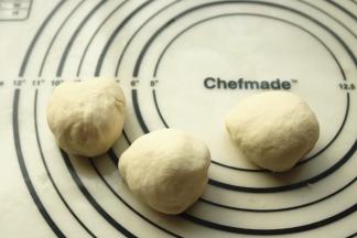 分成三份，再次揉光滑。