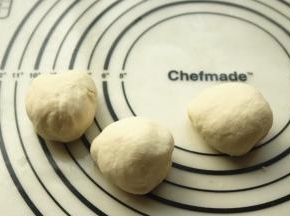 分成三份，再次揉光滑。