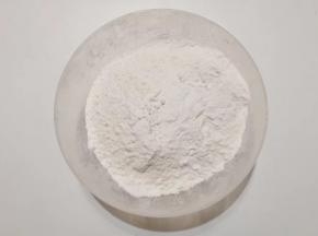 面粉，淀粉，泡打粉称好后混合在一起；