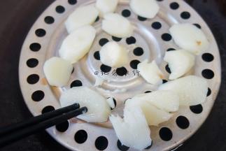 上锅蒸15分钟直到轻易戳进去即可