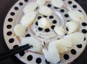 上锅蒸15分钟直到轻易戳进去即可