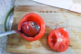 番茄切开，挖出心