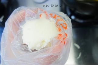 准备一个裱花嘴，并将山药泥装入裱花袋备用