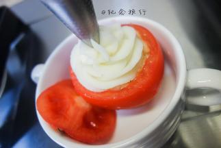 将山药挤在番茄米糊上即可