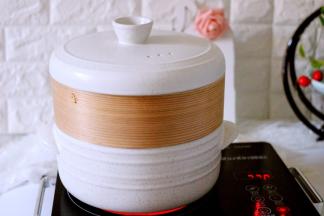 中火烧开后继续蒸12分钟即可关火、焖4分钟即可