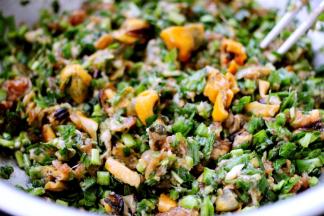 加入猪油搅拌均匀即可