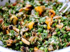 加入猪油搅拌均匀即可