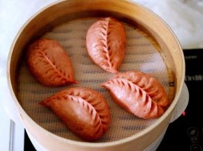 美味诱人鲜美无比的柳叶包子做好了