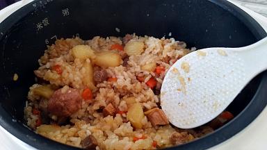 滴声响起后，拌匀食材。