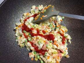 最后加入番茄酱，翻炒均匀。