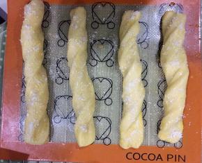 撒椰蓉。入口箱175度上下火25分钟上下。