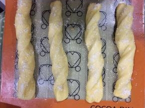 撒椰蓉。入口箱175度上下火25分钟上下。