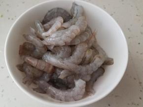 海虾买回来自己去壳，这样的味道最鲜美。